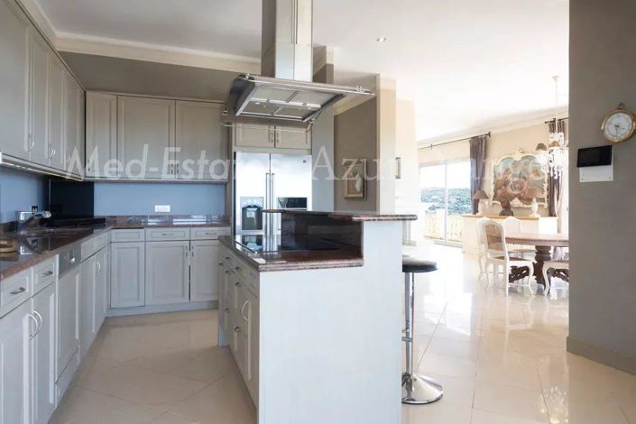 Image No.9-6 Bed House for sale