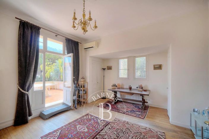 Image No.11-8 Bed House for sale