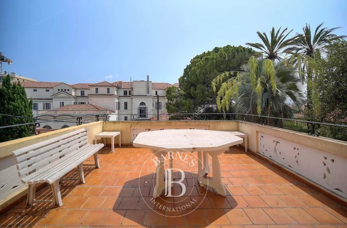 Image No.12-8 Bed House for sale