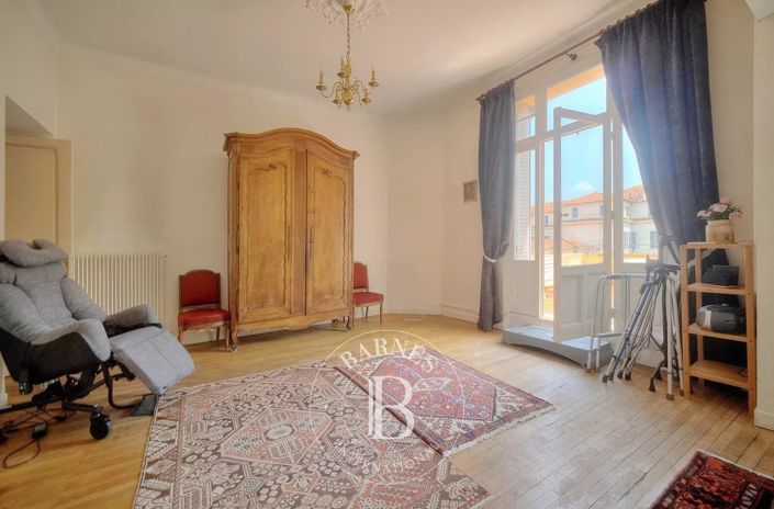 Image No.15-8 Bed House for sale