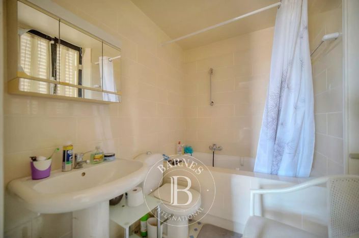 Image No.17-8 Bed House for sale