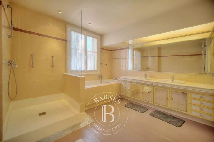 Image No.19-8 Bed House for sale