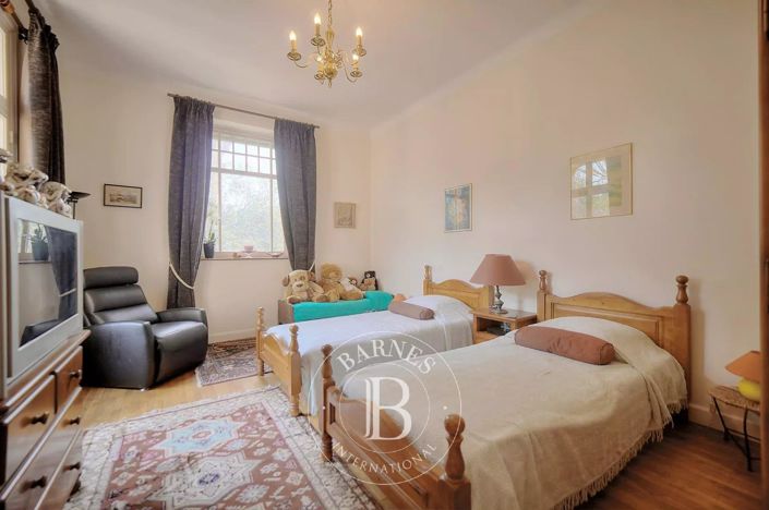 Image No.20-8 Bed House for sale