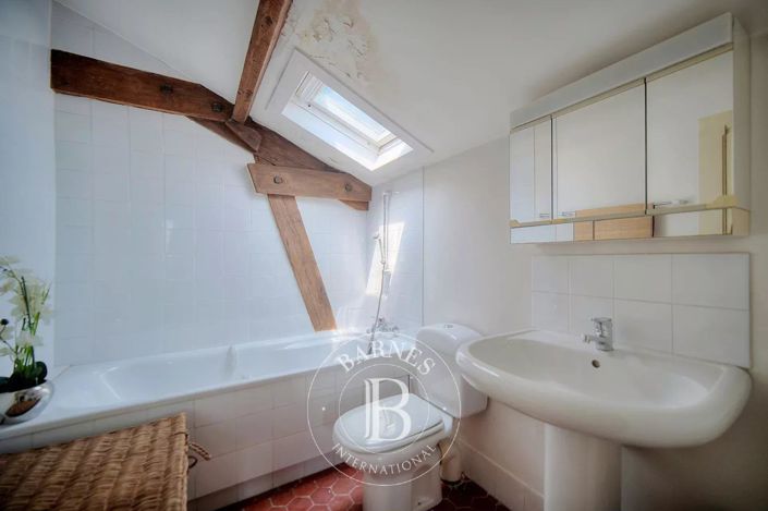 Image No.6-8 Bed House for sale