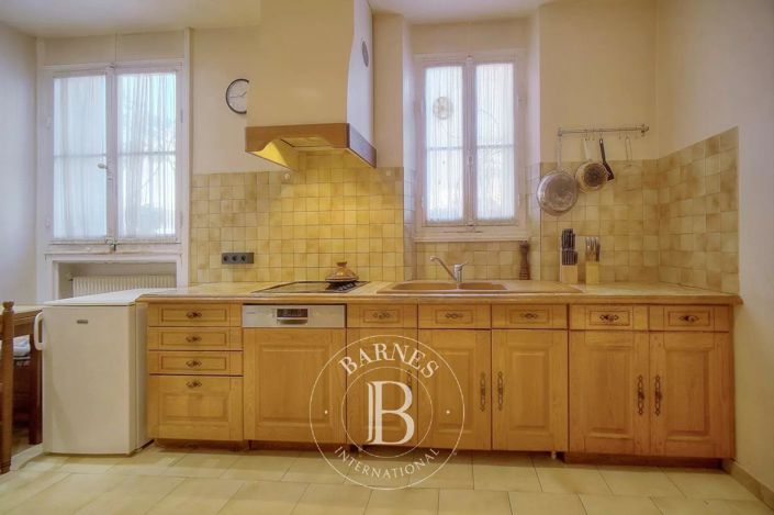 Image No.9-8 Bed House for sale