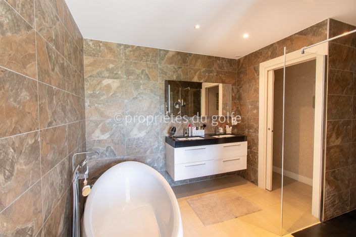 Image No.19-4 Bed House for sale