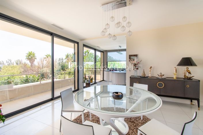 Image No.8-4 Bed House for sale