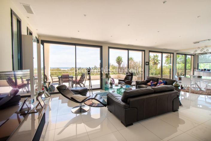 Image No.9-4 Bed House for sale