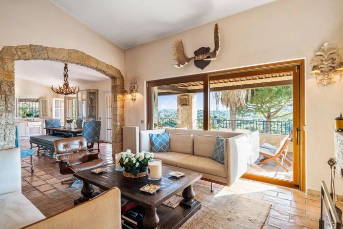 Image No.5-6 Bed House for sale