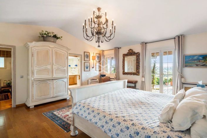 Image No.9-6 Bed House for sale