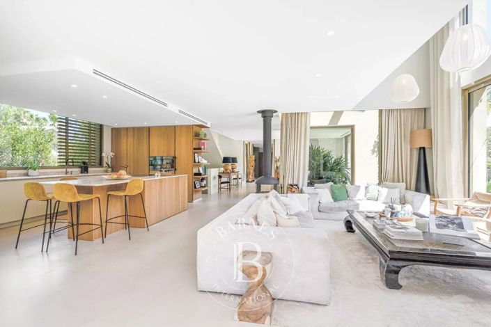 Image No.10-7 Bed House for sale