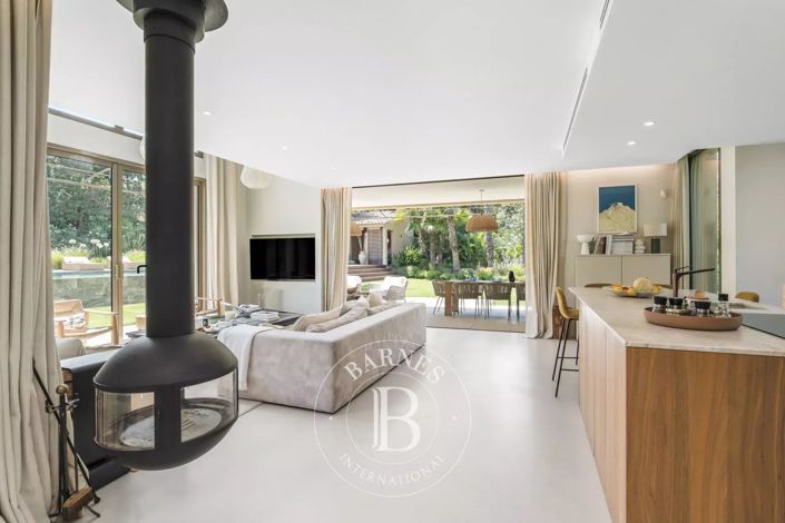 Image No.13-7 Bed House for sale