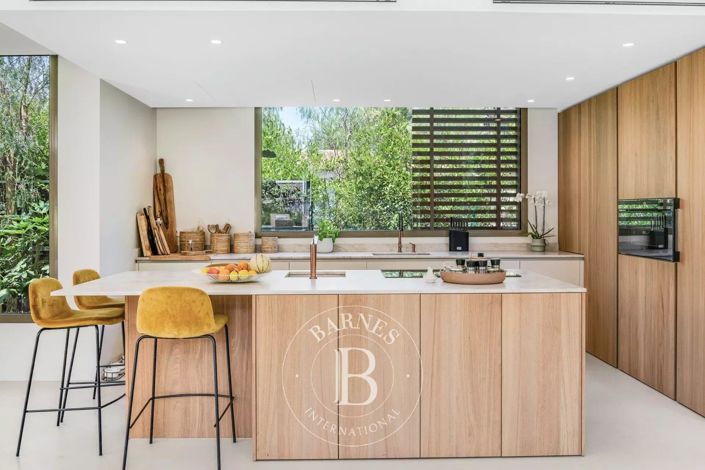 Image No.14-7 Bed House for sale