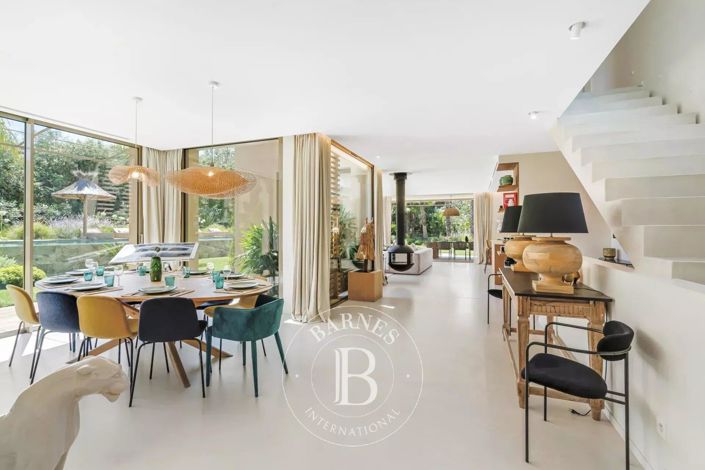 Image No.15-7 Bed House for sale