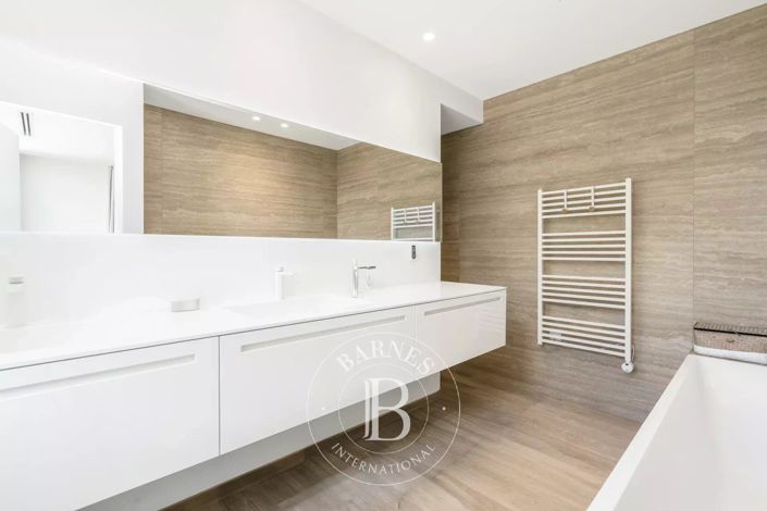 Image No.18-7 Bed House for sale