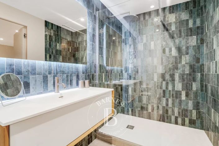 Image No.20-7 Bed House for sale