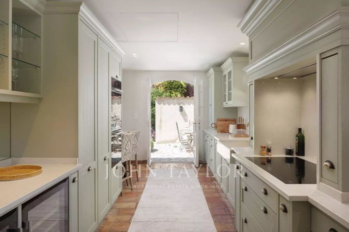 Image No.12-5 Bed House for sale