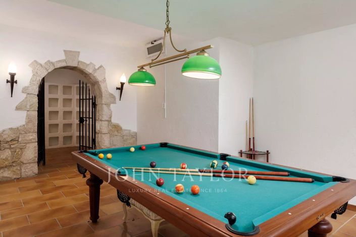 Image No.17-5 Bed House for sale