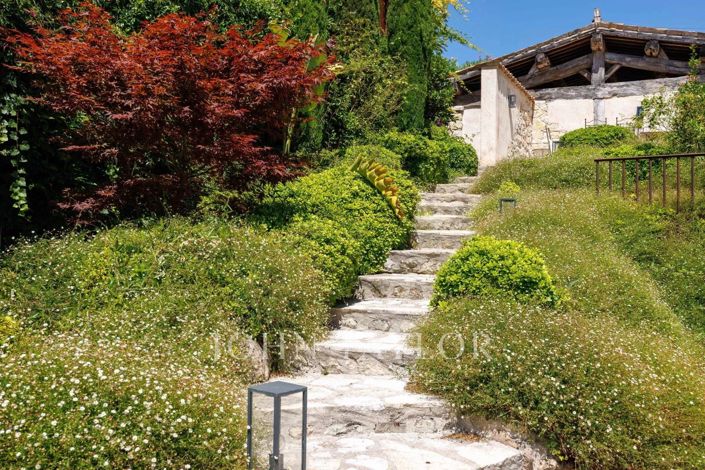 Image No.5-5 Bed House for sale