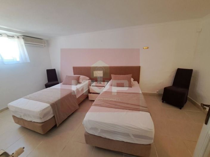 Image No.12-3 Bed House for sale