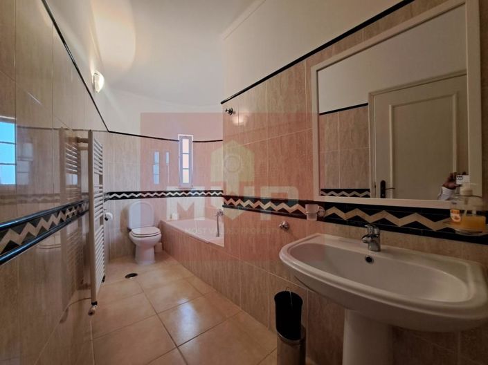 Image No.25-3 Bed House for sale