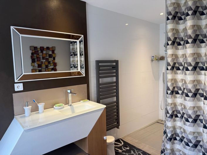 Image No.9-4 Bed House for sale