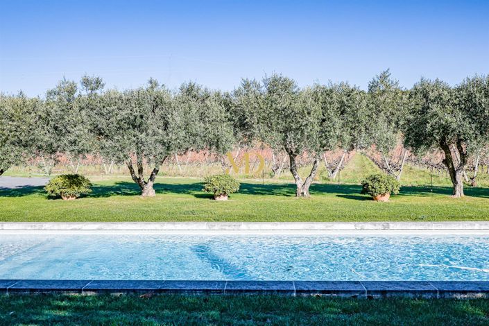 Image No.4-7 Bed House for sale