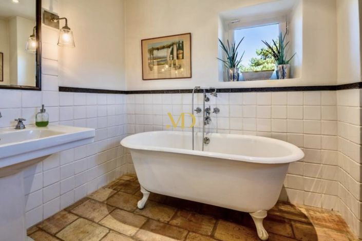 Image No.46-7 Bed House for sale