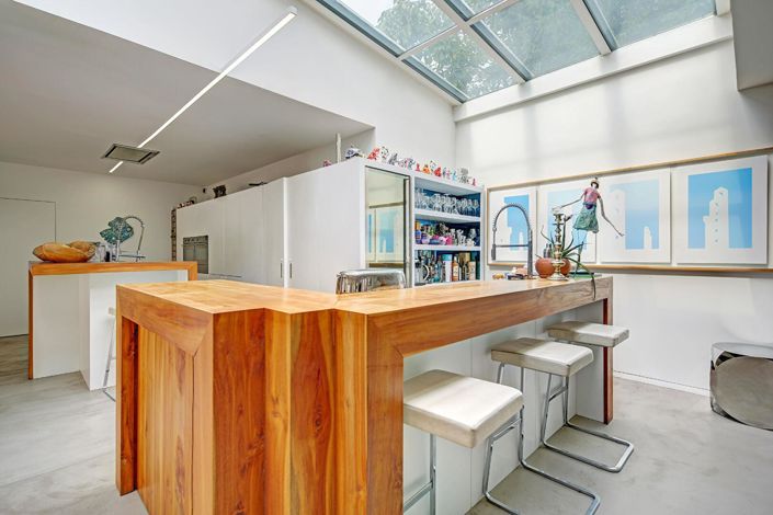 Image No.10-5 Bed Property for sale