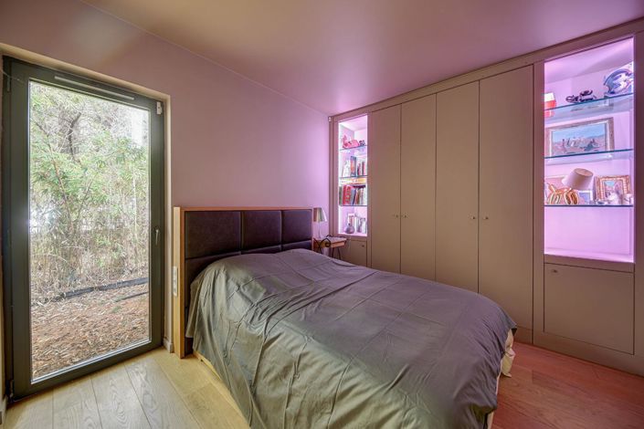 Image No.11-5 Bed Property for sale