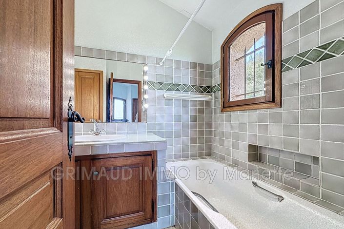 Image No.19-5 Bed House for sale