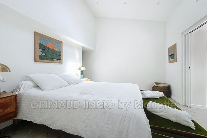 Image No.11-3 Bed House for sale