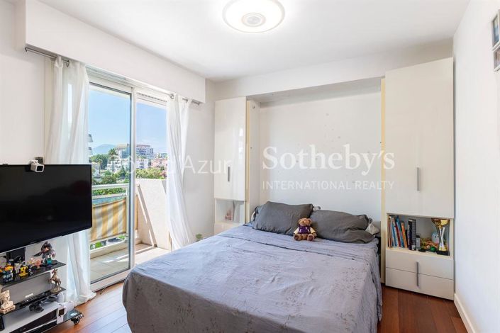 Image No.10-3 Bed Apartment for sale