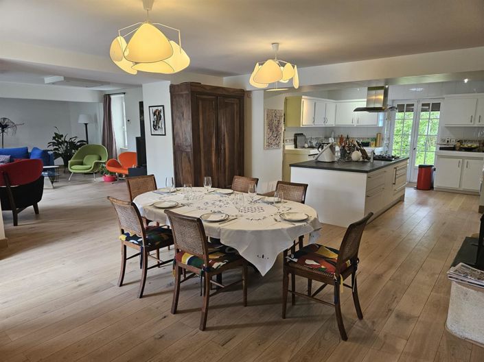 Image No.3-8 Bed House for sale