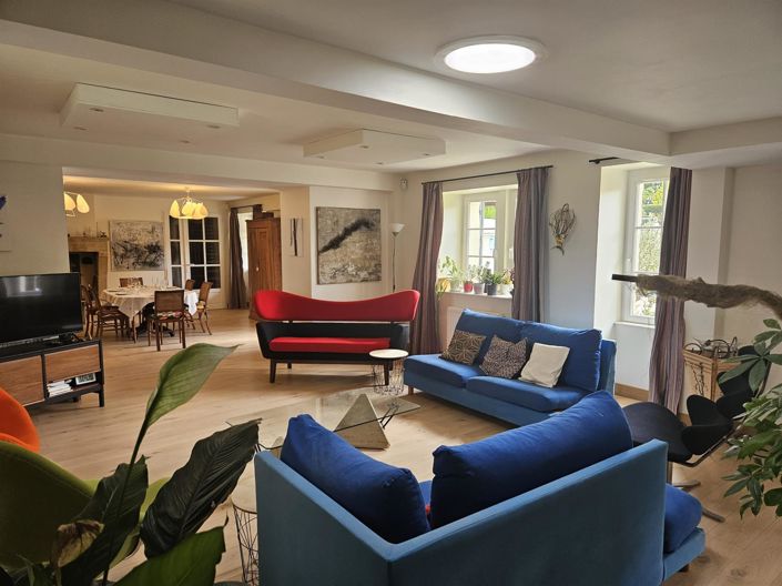 Image No.4-8 Bed House for sale