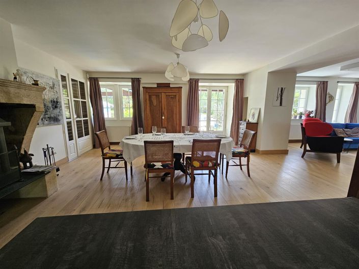 Image No.5-8 Bed House for sale