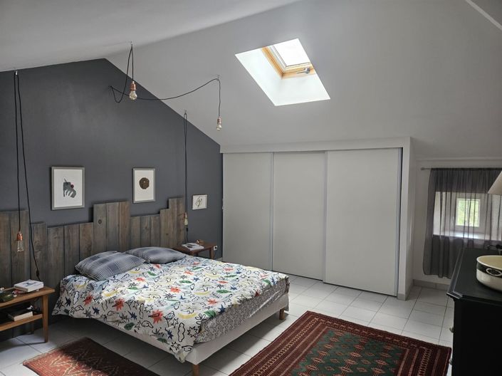 Image No.9-8 Bed House for sale