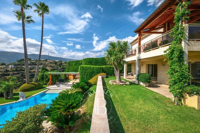 Image No.1-6 Bed House for sale
