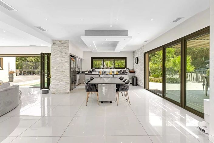 Image No.10-7 Bed House for sale