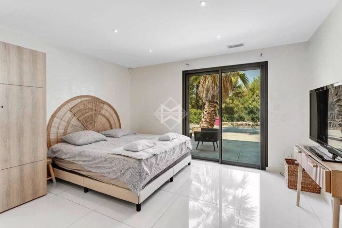 Image No.13-7 Bed House for sale