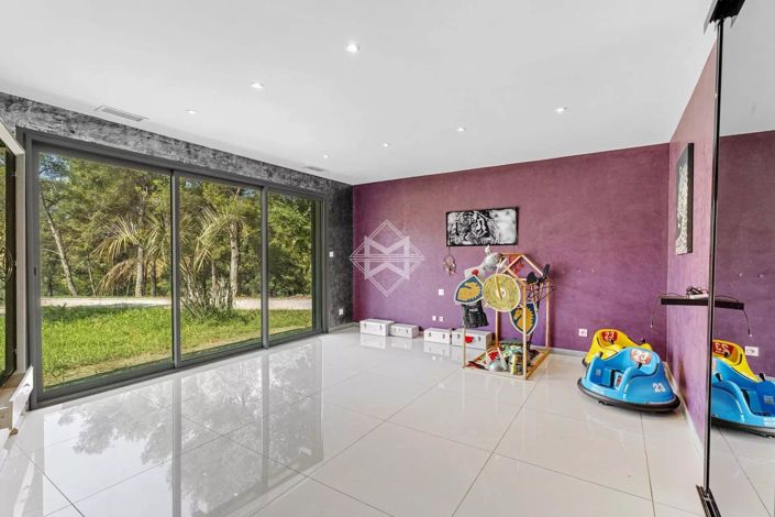 Image No.15-7 Bed House for sale