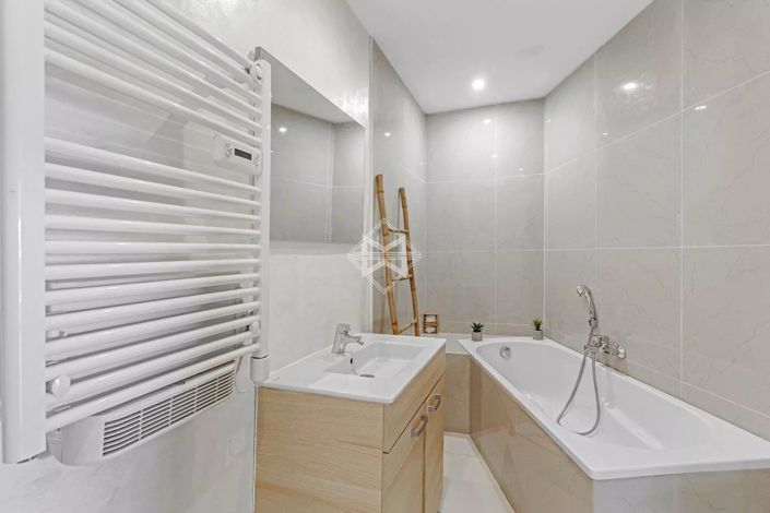 Image No.17-7 Bed House for sale