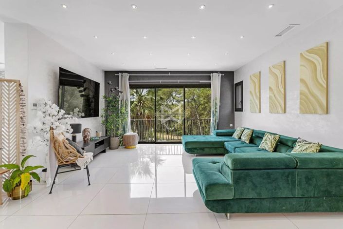 Image No.9-7 Bed House for sale