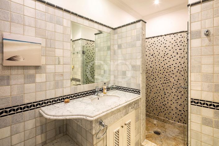 Image No.17-5 Bed House for sale