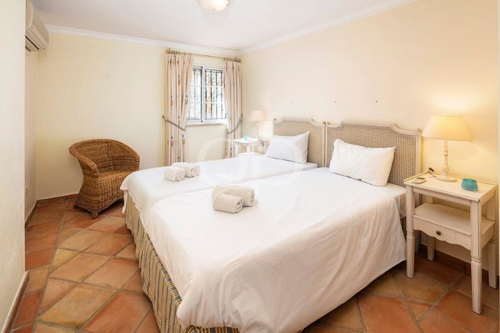 Image No.19-5 Bed House for sale