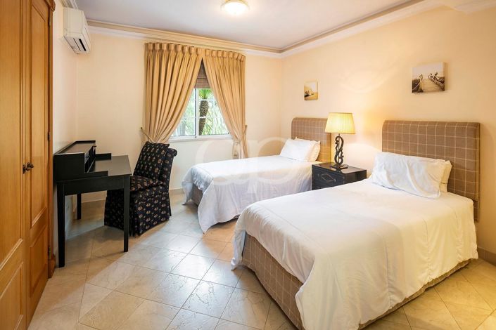 Image No.20-5 Bed House for sale