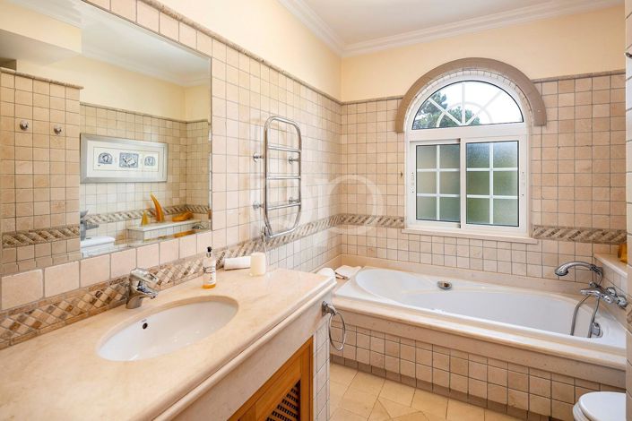 Image No.21-5 Bed House for sale