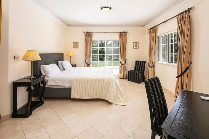 Image No.26-5 Bed House for sale