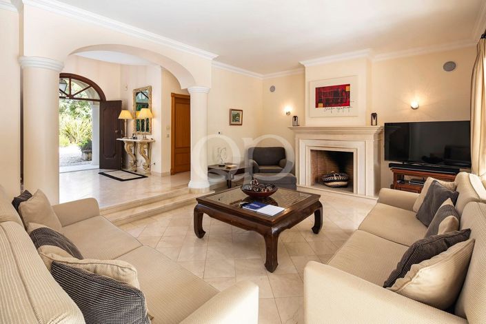 Image No.3-5 Bed House for sale