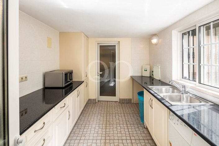 Image No.33-5 Bed House for sale